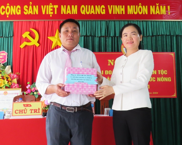 Hiển thị chi tiết cho Nồng ấm nghĩa tình Ngày hội đại đoàn kết toàn dân tộc tại thôn Phước Nông (xã Hòa Bình 1, huyện Tây Hòa) Hình ảnh cho bài viết Nồng ấm nghĩa tình Ngày hội đại đoàn kết toàn dân tộc tại thôn Phước Nông (xã Hòa Bình 1, huyện Tây Hòa)